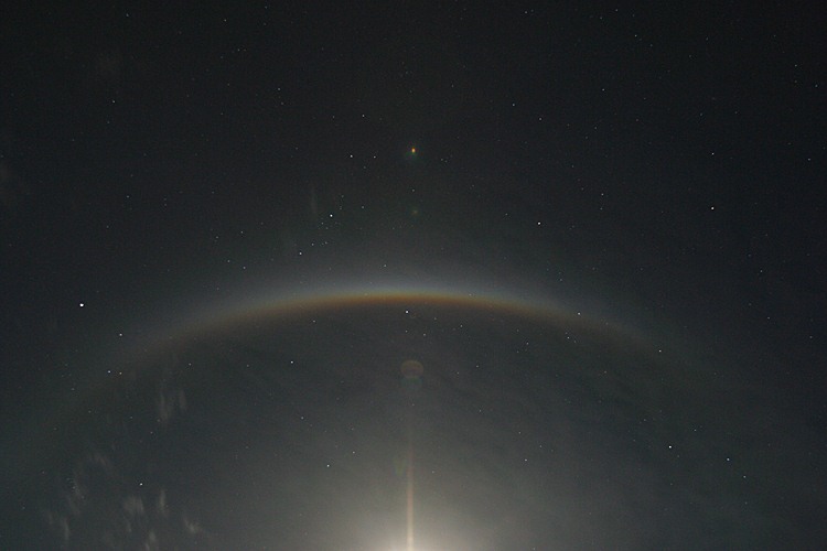 http://www.astrofoto.no/astro/moonbow.jpg